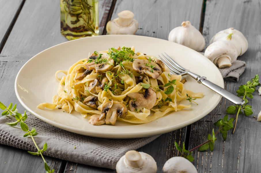 Fettuccine with Olive Oil, Garlic and Mushrooms